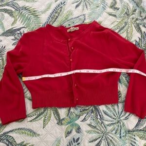 Red half cardigan